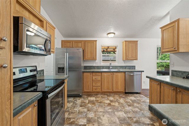 361 N Rainbow Way W, Hoodsport, WA 98548