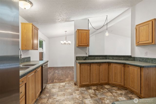 361 N Rainbow Way W, Hoodsport, WA 98548