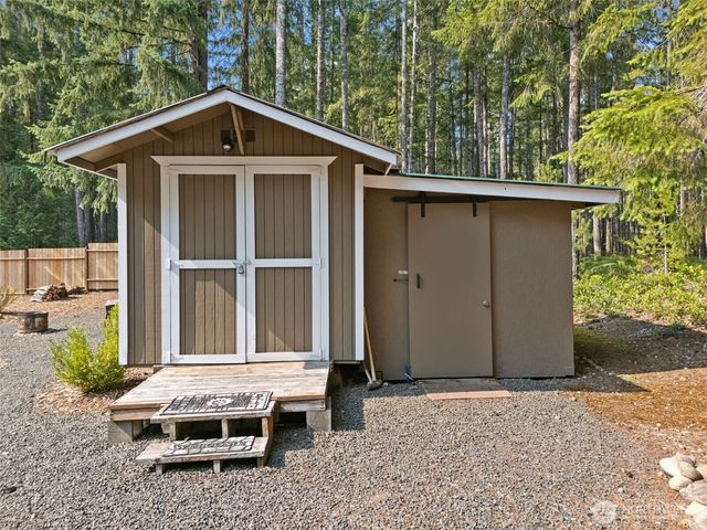 361 N Rainbow Way W, Hoodsport, WA 98548
