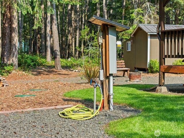 361 N Rainbow Way W, Hoodsport, WA 98548
