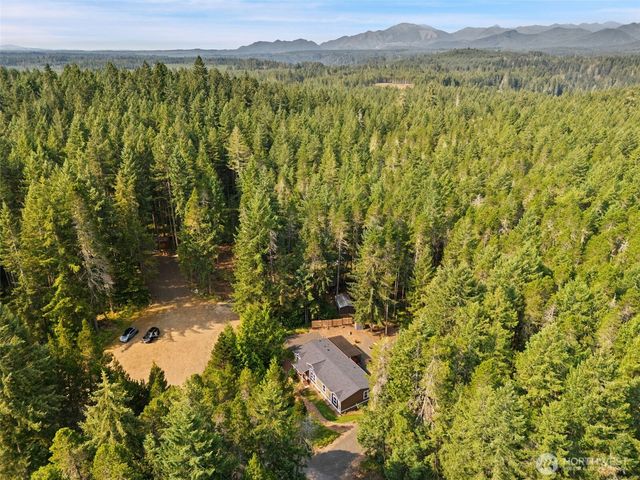 361 N Rainbow Way W, Hoodsport, WA 98548