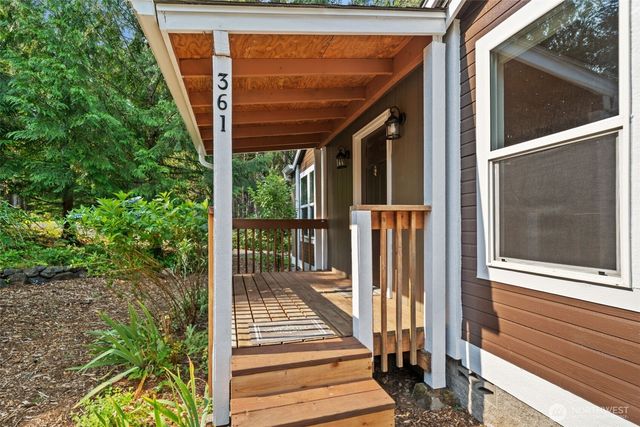 361 N Rainbow Way W, Hoodsport, WA 98548