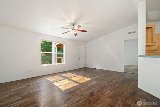 361 N Rainbow Way W, Hoodsport, WA 98548