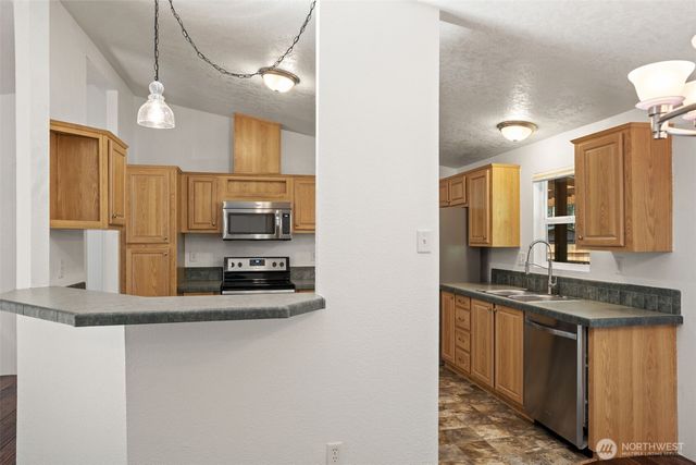 361 N Rainbow Way W, Hoodsport, WA 98548