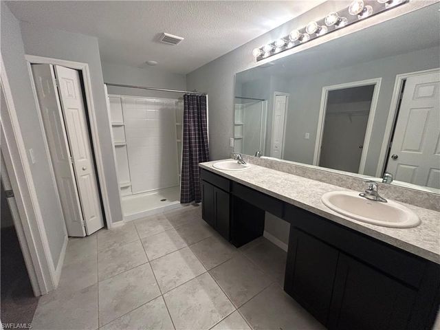 3921 NE 15th PL, Cape Coral, FL 33909