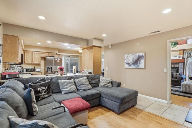 1637 Bridgecreek Dr, Sacramento, CA 95833