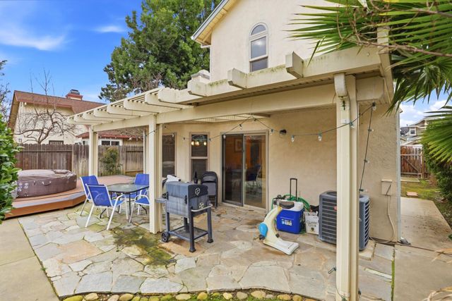 1637 Bridgecreek Dr, Sacramento, CA 95833