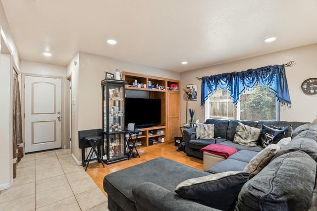 1637 Bridgecreek Dr, Sacramento, CA 95833