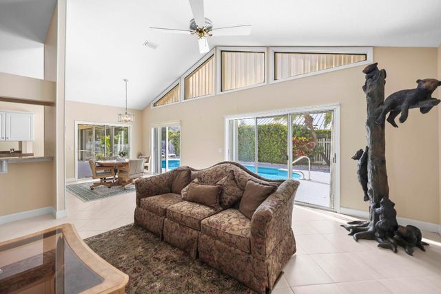 1345 Spanish Lace Lane, Vero Beach, FL 32963