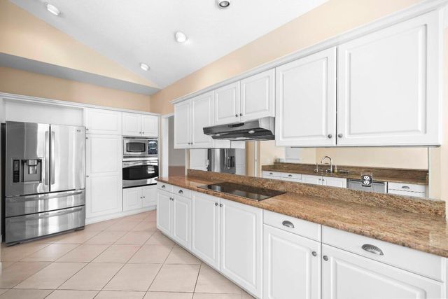 1345 Spanish Lace Lane, Vero Beach, FL 32963