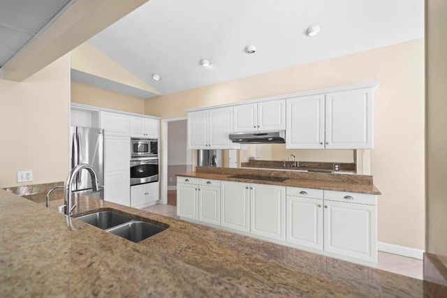 1345 Spanish Lace Lane, Vero Beach, FL 32963