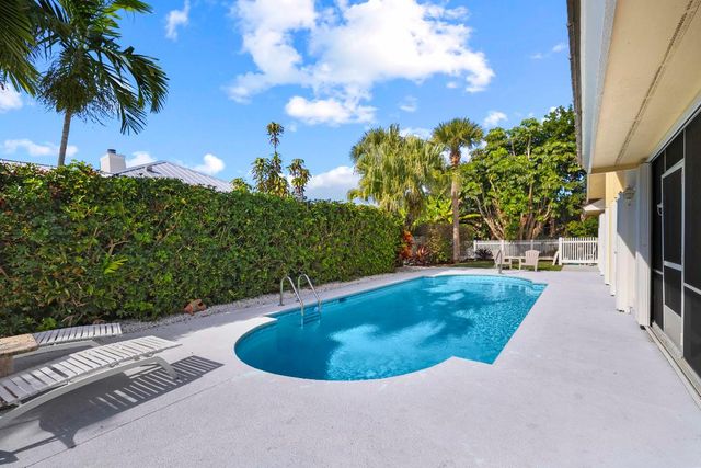 1345 Spanish Lace Lane, Vero Beach, FL 32963