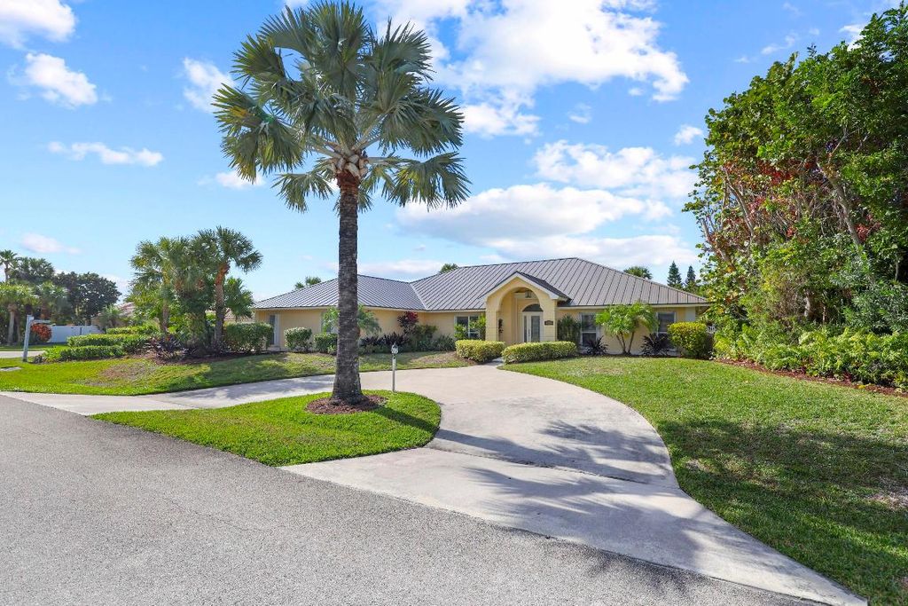 1345 Spanish Lace Lane, Vero Beach, FL 32963