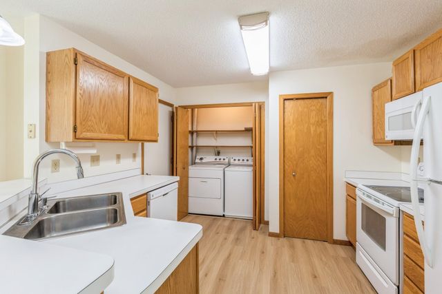 1825 Donegal Drive 11, Woodbury, MN 55125