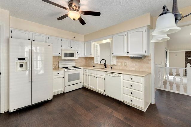 8266 Monrovia Street, Lenexa, KS 66215