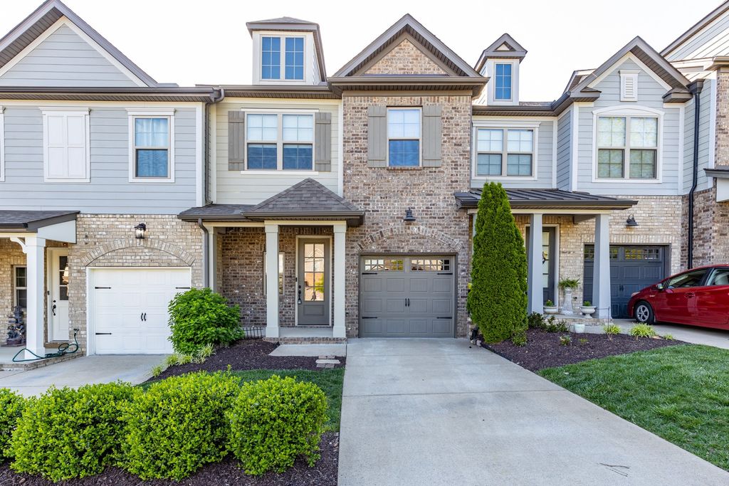 1664 Hampshire Pl, Thompsons Station, TN 37179