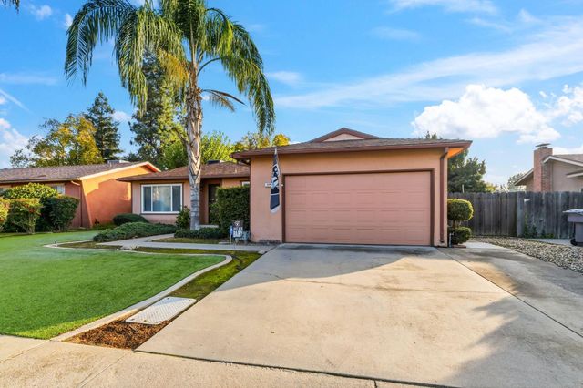 1504 Scott Avenue, Clovis, CA 93611
