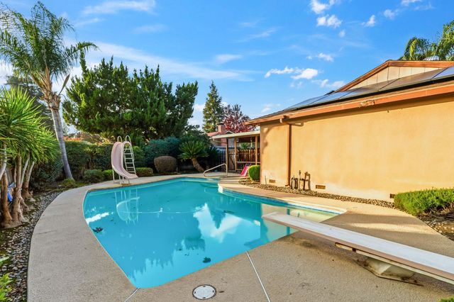 1504 Scott Avenue, Clovis, CA 93611