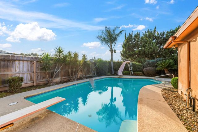 1504 Scott Avenue, Clovis, CA 93611