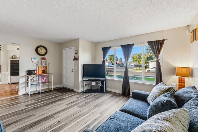 1504 Scott Avenue, Clovis, CA 93611