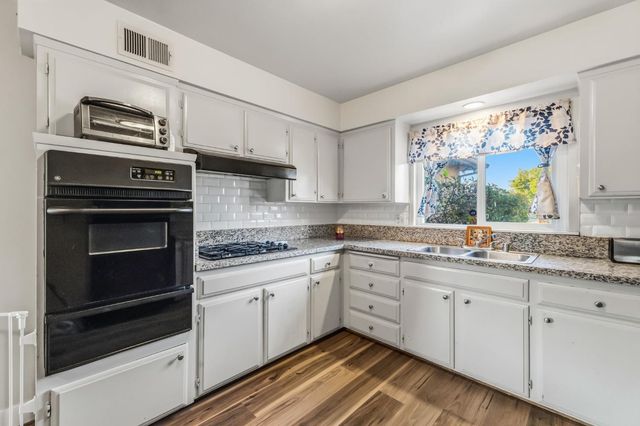 1504 Scott Avenue, Clovis, CA 93611