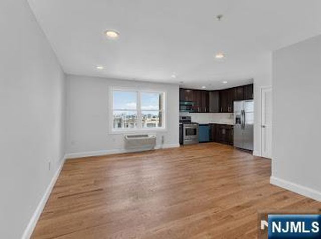 315 7th Street 703, Union City, NJ 07087