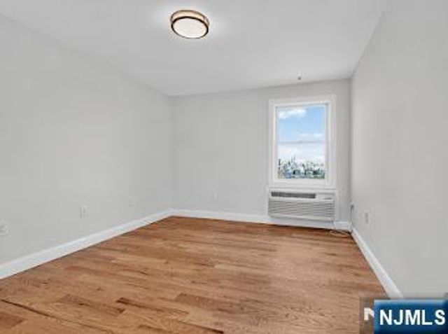 315 7th Street 703, Union City, NJ 07087