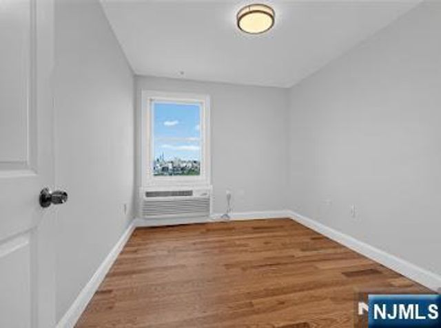 315 7th Street 703, Union City, NJ 07087