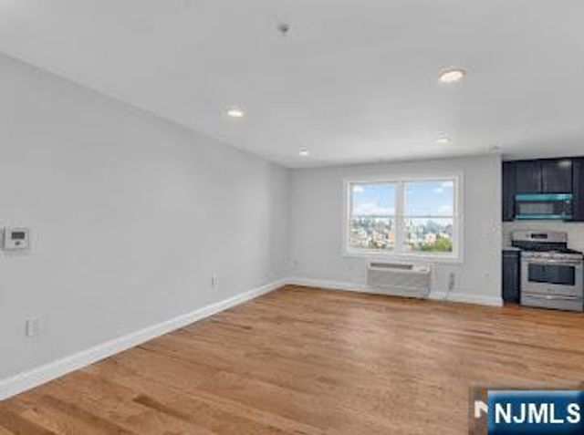 315 7th Street 703, Union City, NJ 07087