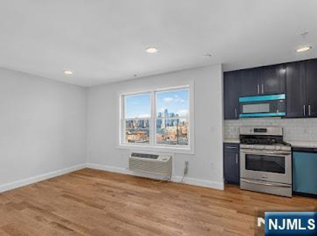 315 7th Street 703, Union City, NJ 07087