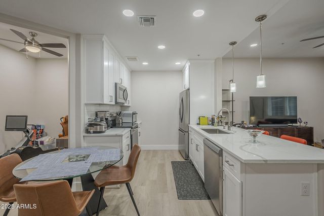 2038 E RIVER Road 101, Tucson, AZ 85718