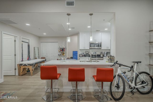 2038 E RIVER Road 101, Tucson, AZ 85718