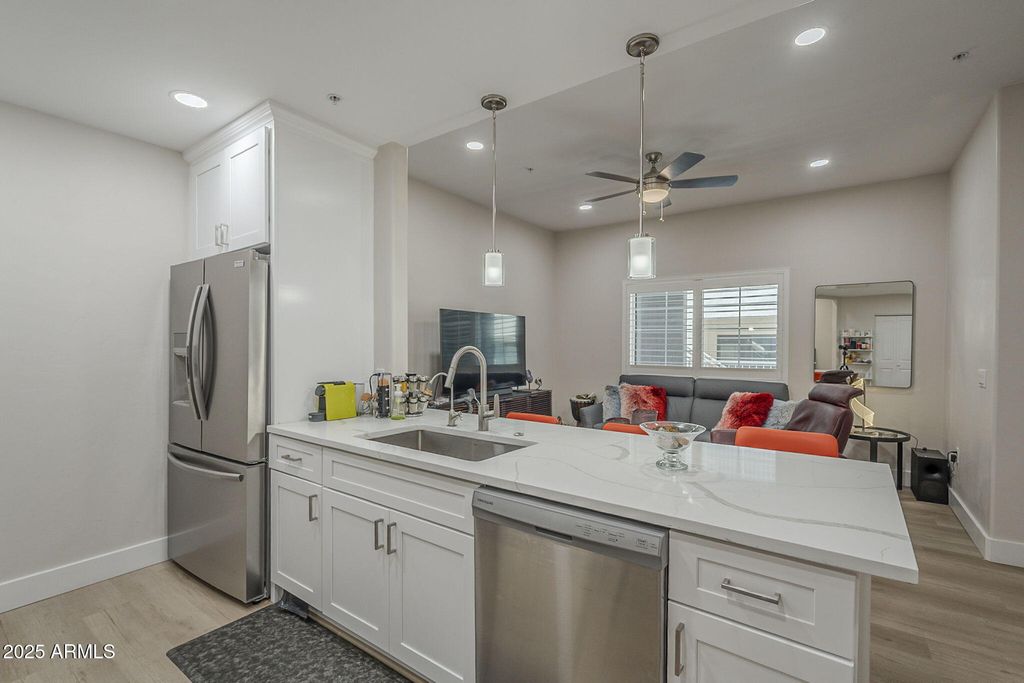 2038 E RIVER Road 101, Tucson, AZ 85718