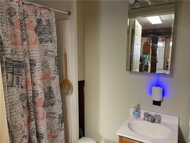 3884 East St, Observatory Hill, PA 15214