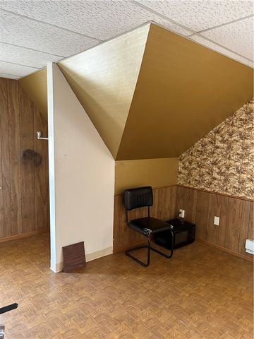 3884 East St, Observatory Hill, PA 15214