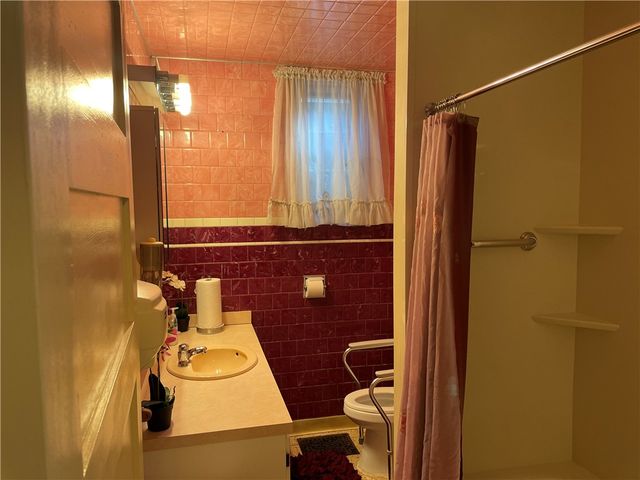 3884 East St, Observatory Hill, PA 15214