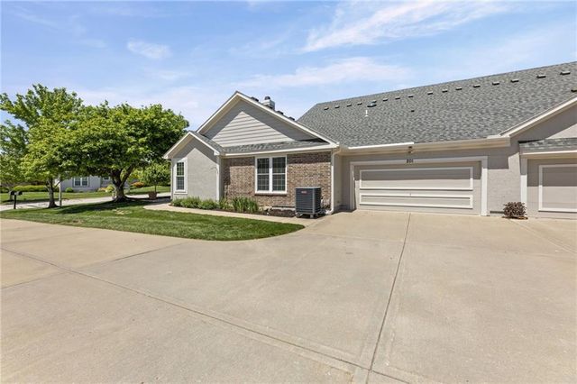 12001 S Tallgrass Drive 201, Olathe, KS 66061
