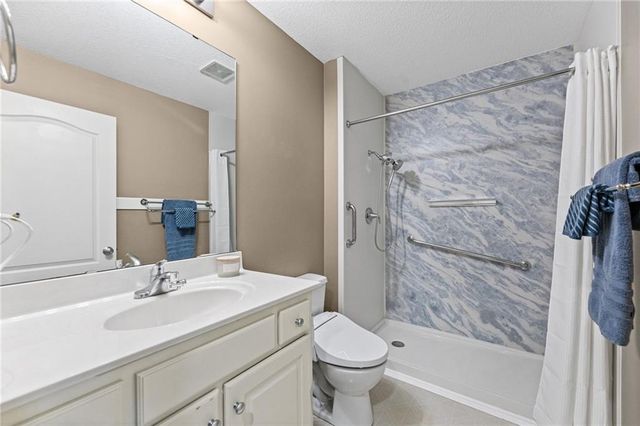 12001 S Tallgrass Drive 201, Olathe, KS 66061