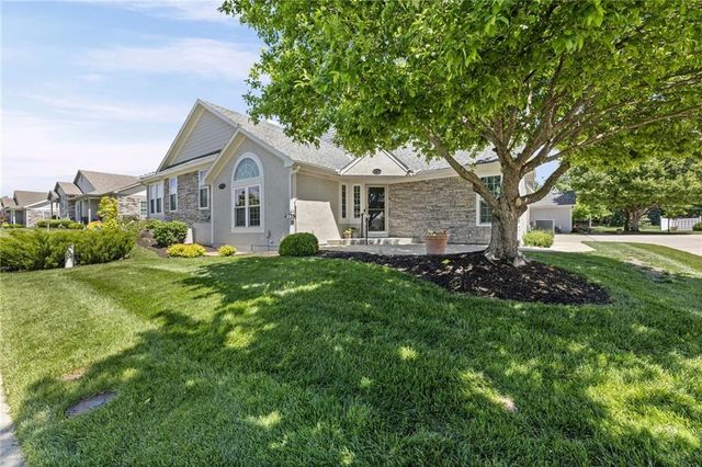 12001 S Tallgrass Drive 201, Olathe, KS 66061