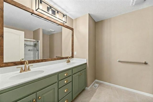 12001 S Tallgrass Drive 201, Olathe, KS 66061