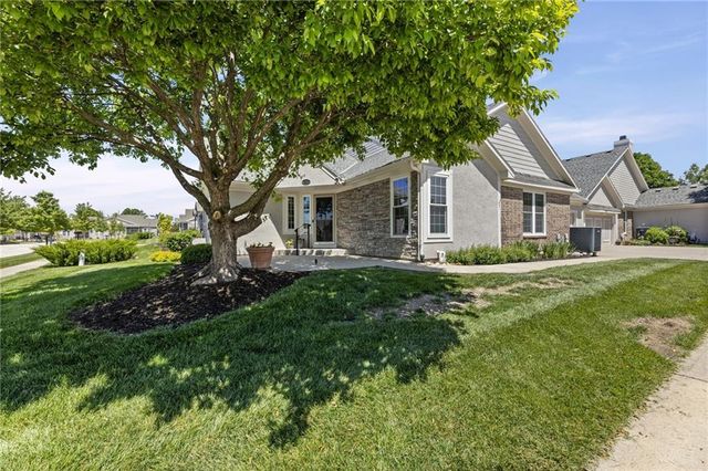 12001 S Tallgrass Drive 201, Olathe, KS 66061