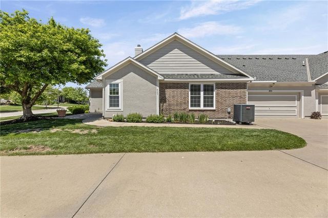 12001 S Tallgrass Drive 201, Olathe, KS 66061