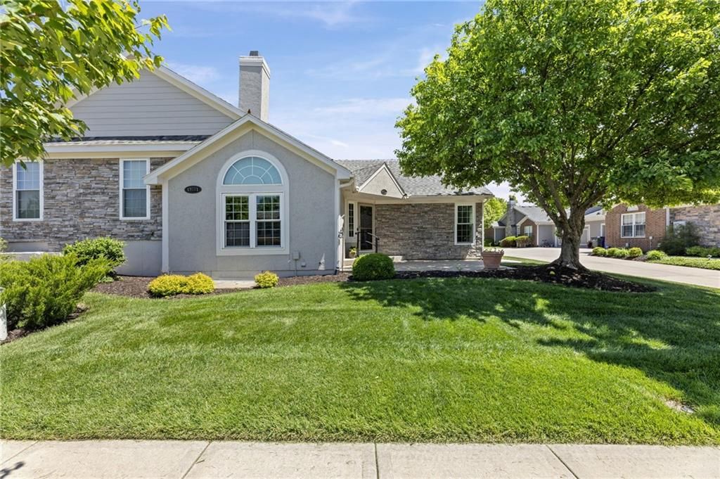 12001 S Tallgrass Drive 201, Olathe, KS 66061