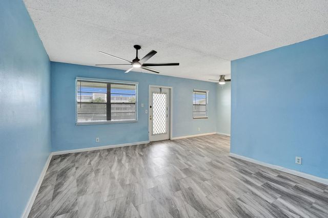 358 Oakridge T 358, Deerfield Beach, FL 33442