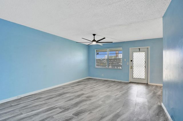 358 Oakridge T 358, Deerfield Beach, FL 33442