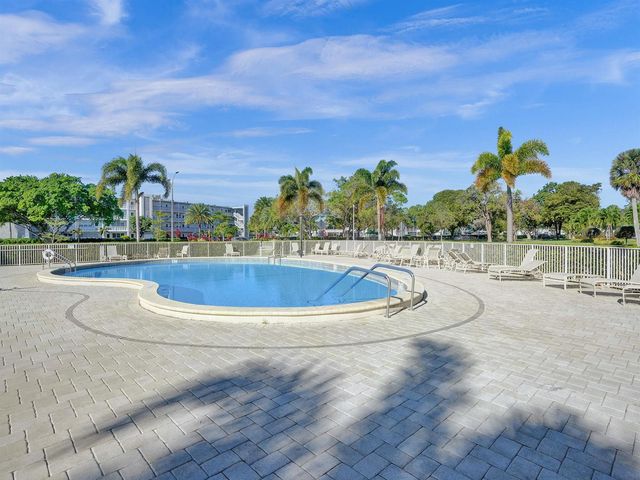 358 Oakridge T 358, Deerfield Beach, FL 33442