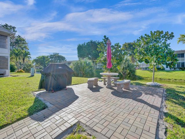 358 Oakridge T 358, Deerfield Beach, FL 33442