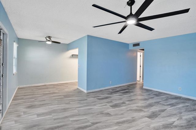 358 Oakridge T 358, Deerfield Beach, FL 33442