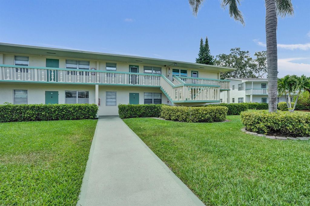 358 Oakridge T 358, Deerfield Beach, FL 33442
