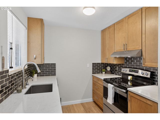 5482 Sw ALGER Ave 12, Beaverton, OR 97005